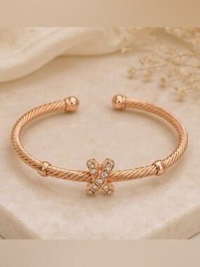✨Vintage Rose Gold Open Cuff Cable Bracelet w/ Crystal centre bead.✨